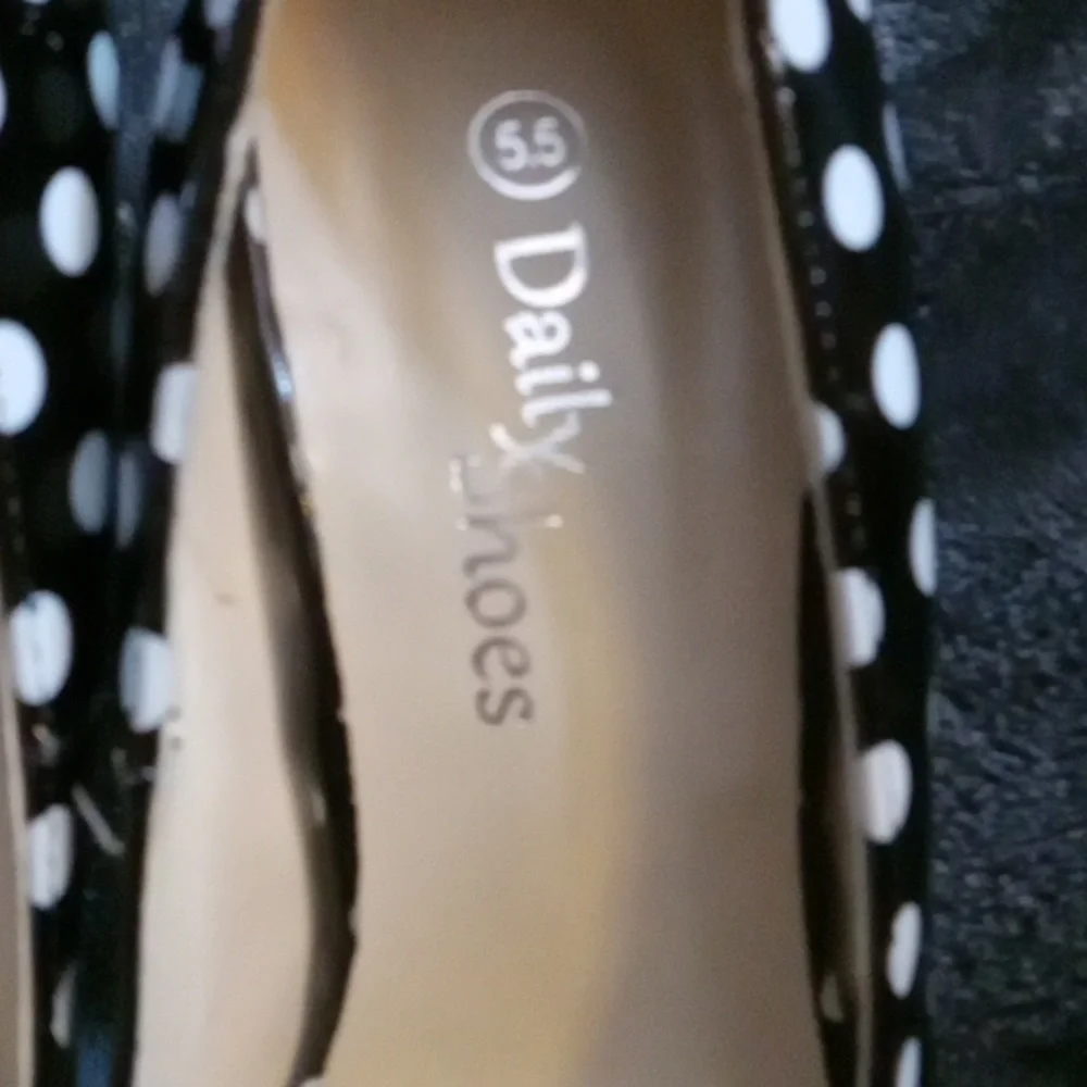 Heels - Picture 3 of 3